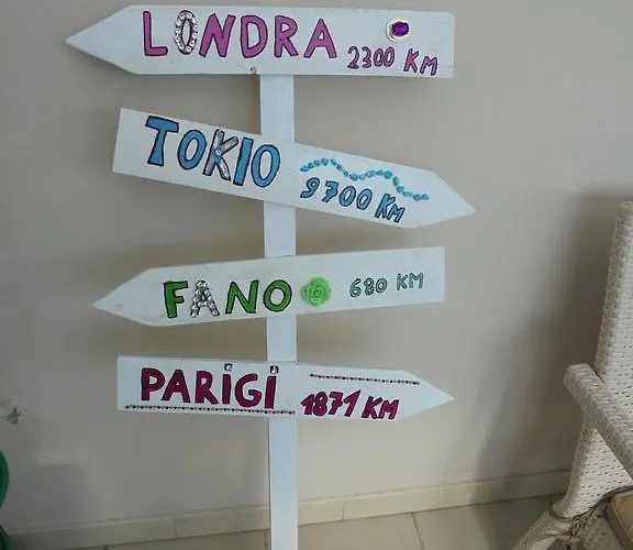 La Poesia 招待所 罗卡伊恩佩里亚莱